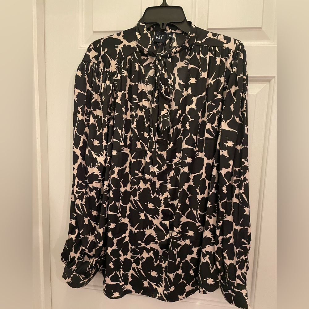GAP Black and White Tie Front Long Sleeve Blouse